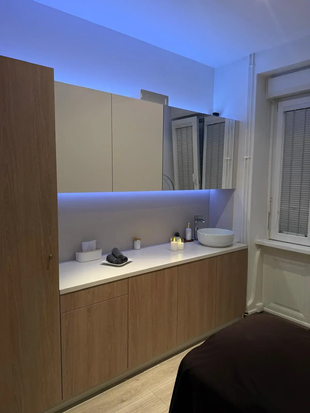 Intérieur chaleureux de l'institut de beauté